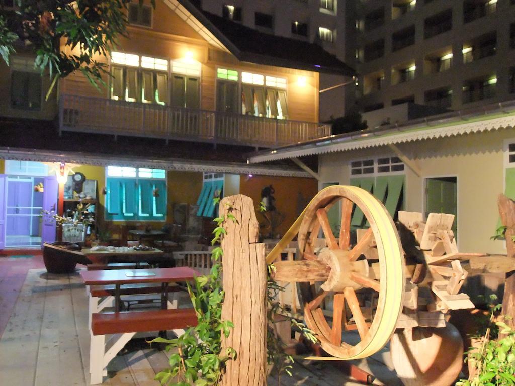 Panida Suite Hotel Бангкок Экстерьер фото
