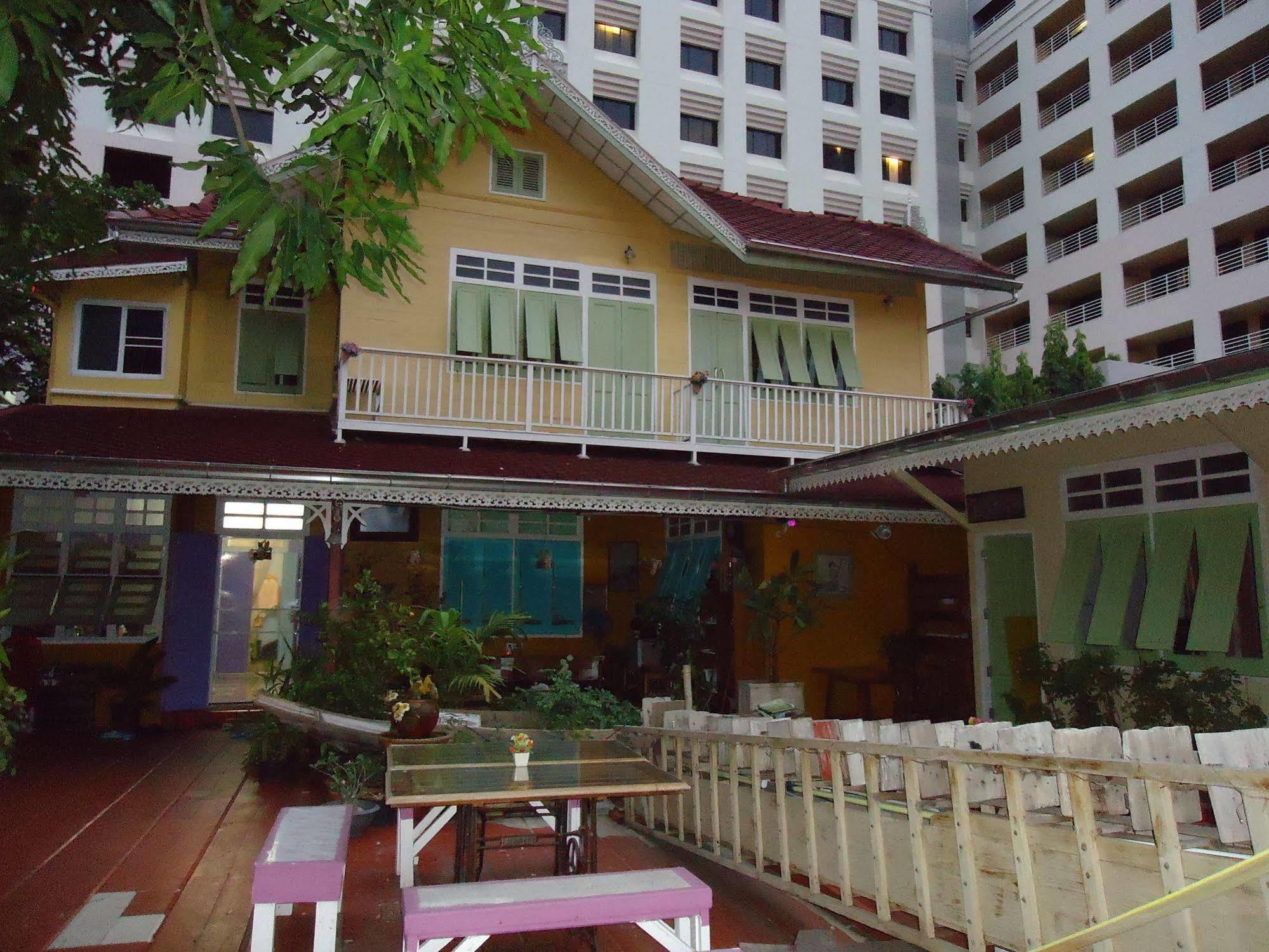 Panida Suite Hotel Бангкок Экстерьер фото